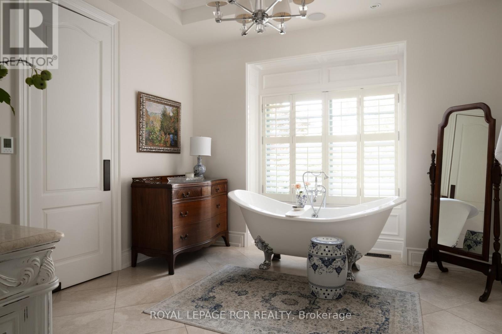 84 KENNEDY ROAD - 21
