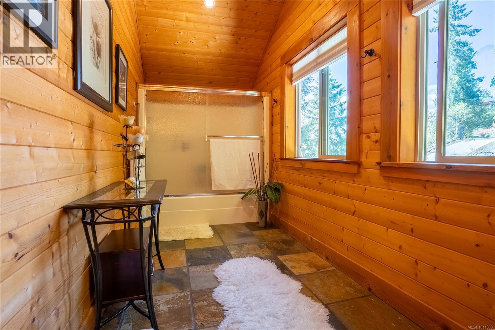 9215 Kestrel Dr, Lake Cowichan