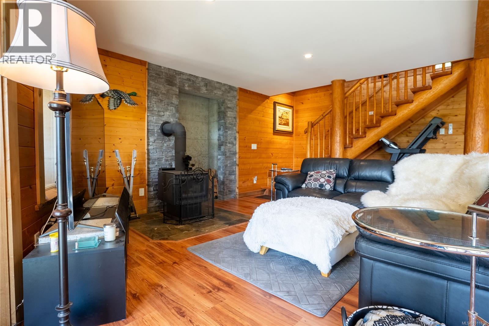 9215 Kestrel Dr, Lake Cowichan