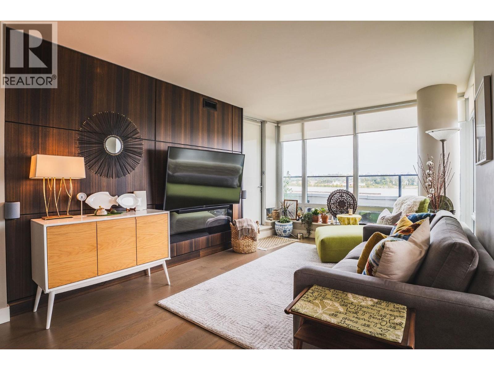 608 210 SALTER STREET, New Westminster