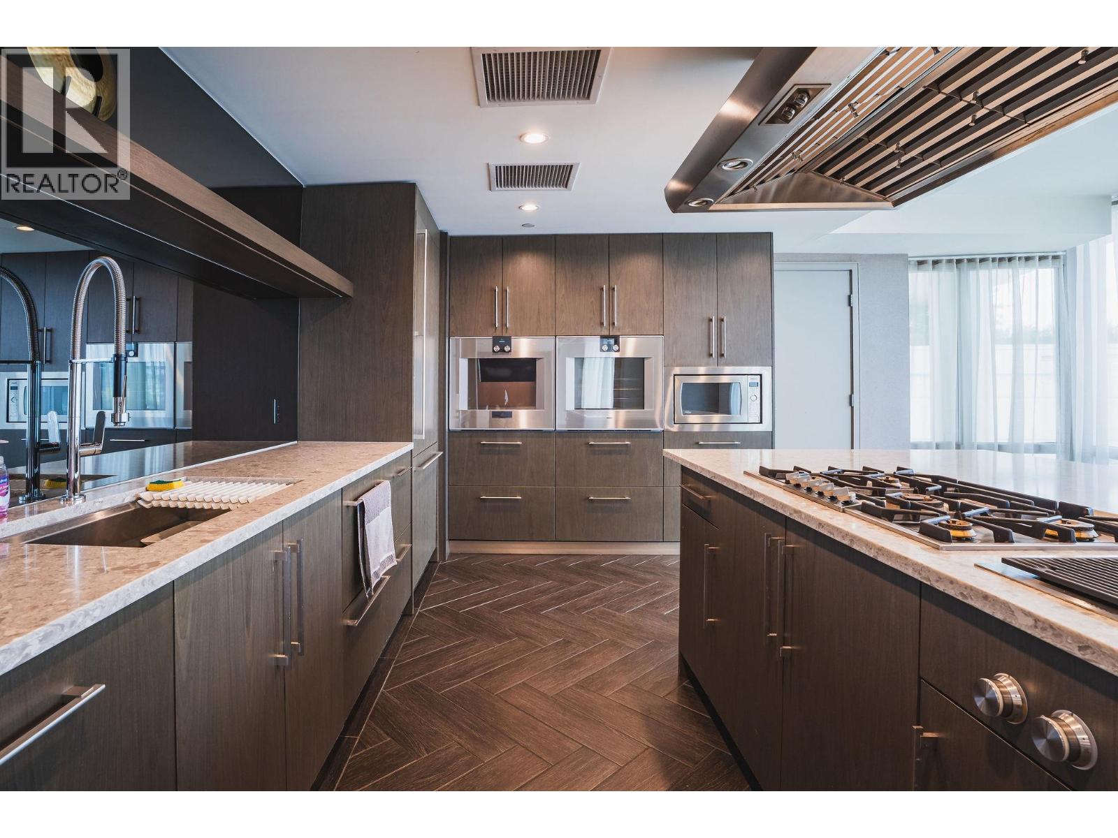 608 210 SALTER STREET, New Westminster