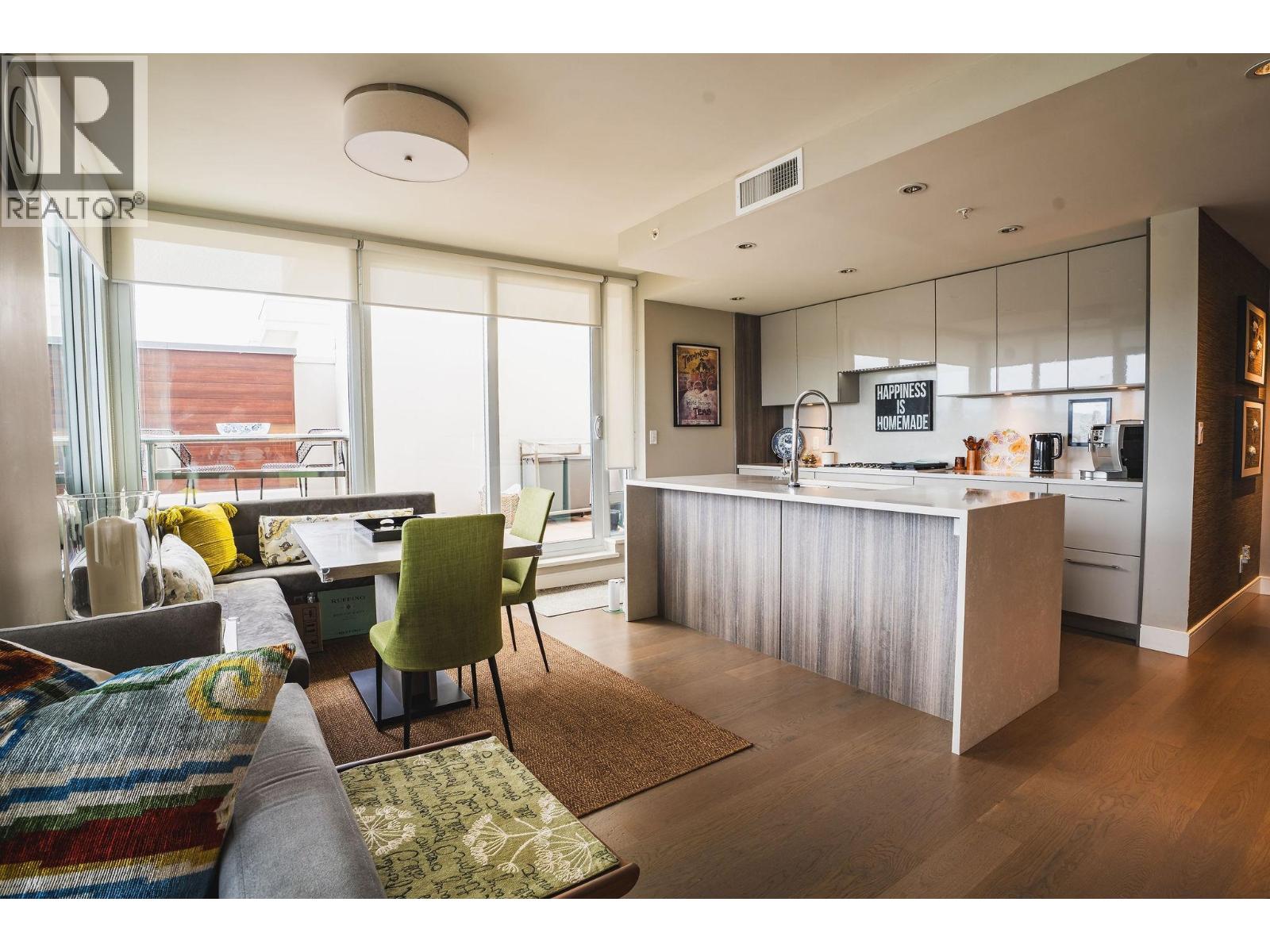608 210 SALTER STREET, New Westminster