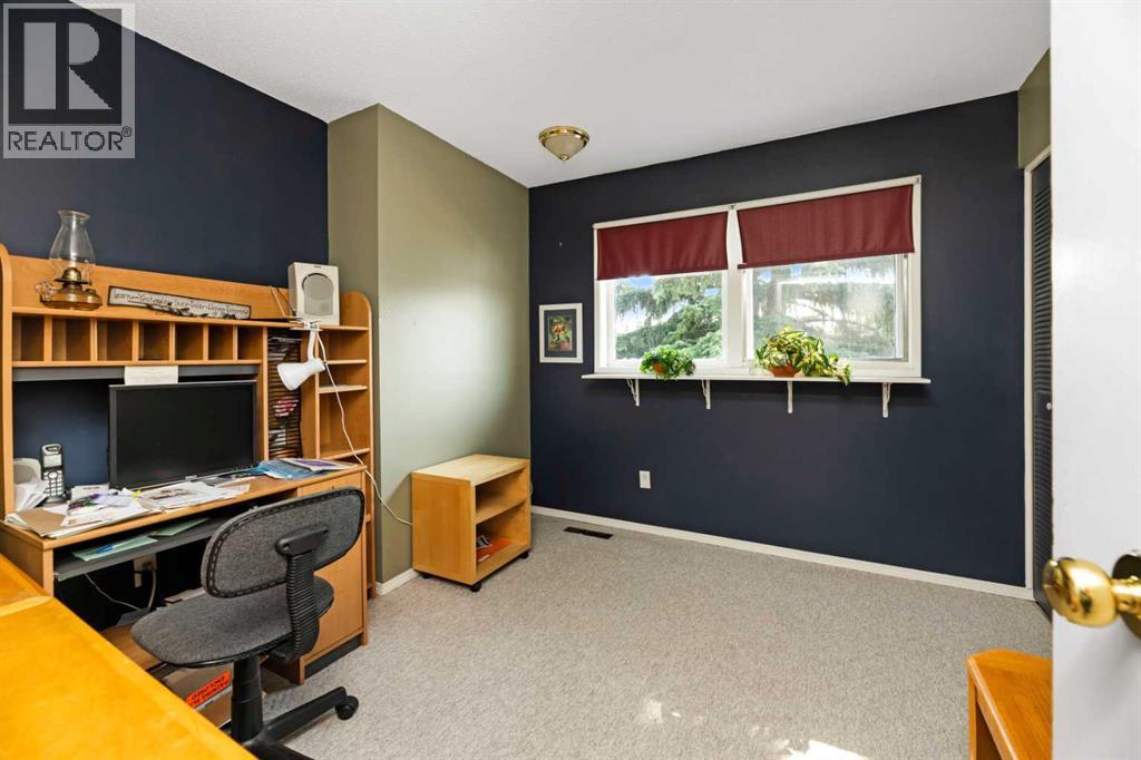5702 48 Avenue, Lacombe
