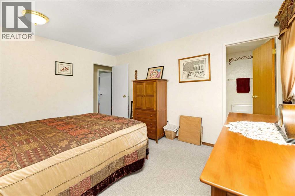 5702 48 Avenue, Lacombe