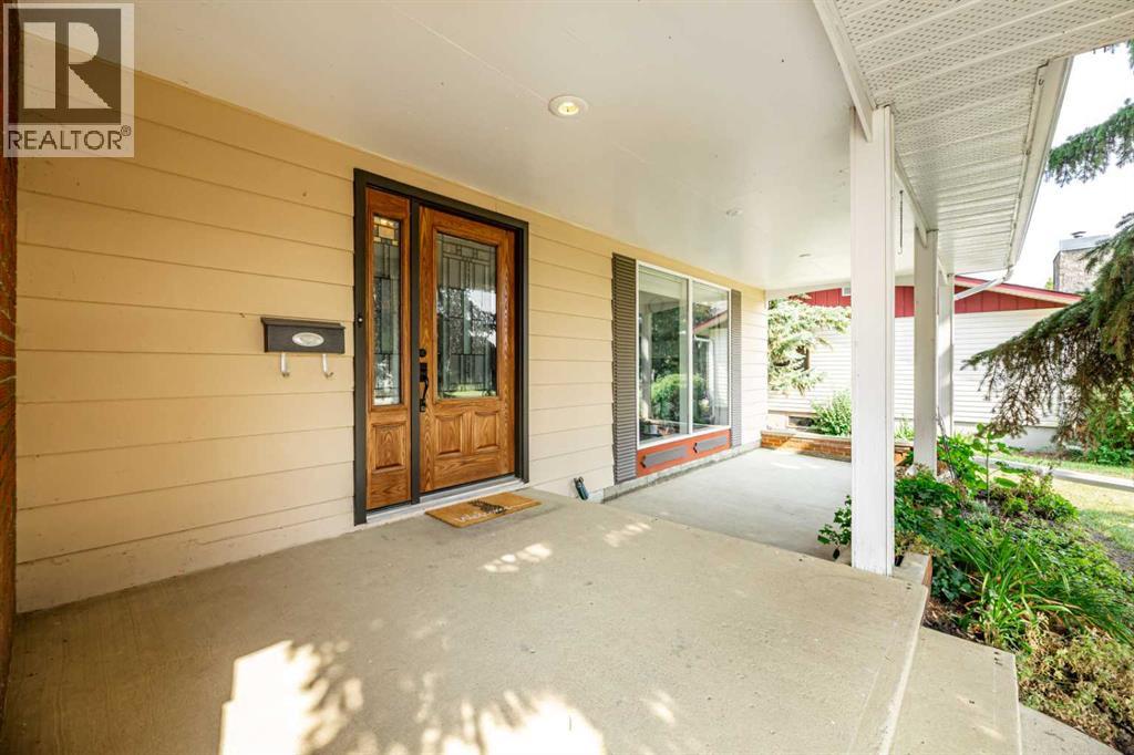 5702 48 Avenue, Lacombe