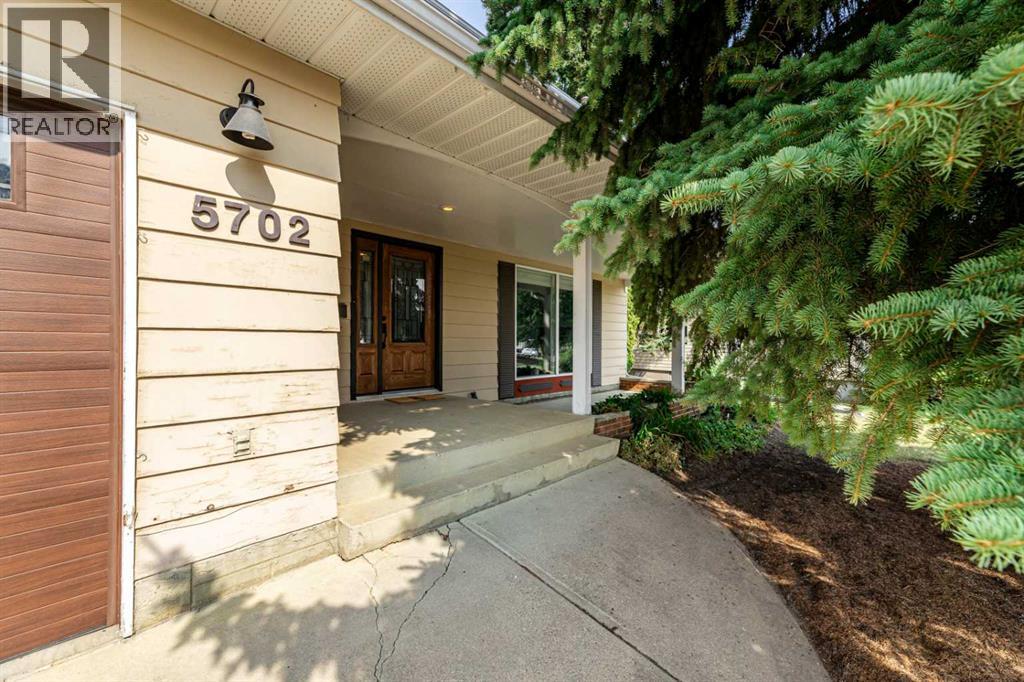 5702 48 Avenue, Lacombe