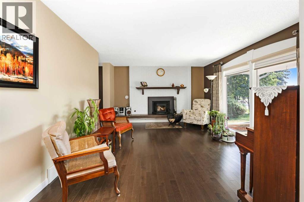 5702 48 Avenue, Lacombe