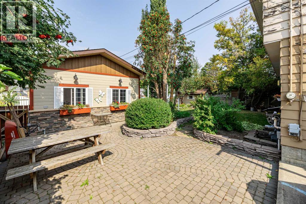 5702 48 Avenue, Lacombe