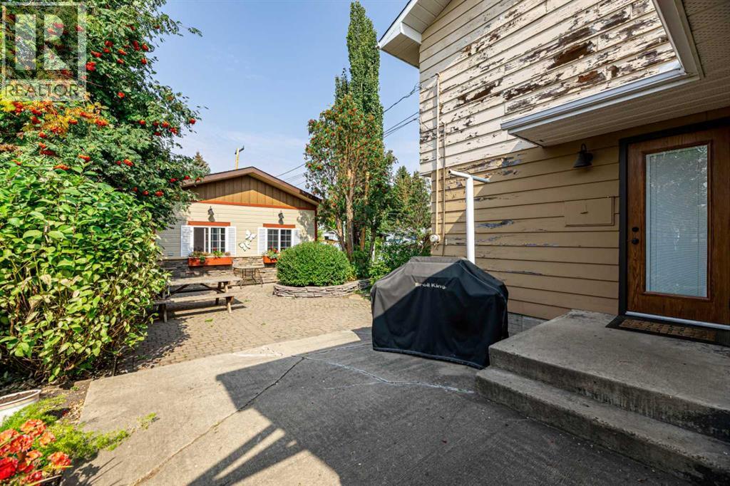 5702 48 Avenue, Lacombe