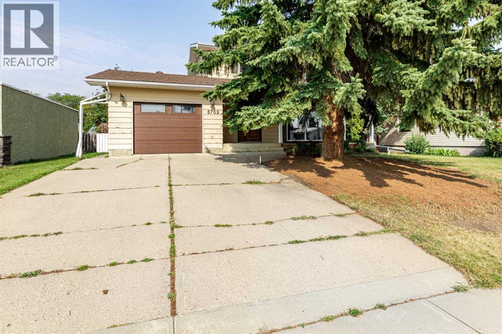 5702 48 Avenue, Lacombe