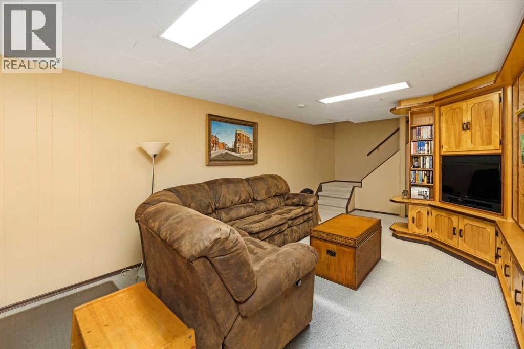 5702 48 Avenue, Lacombe
