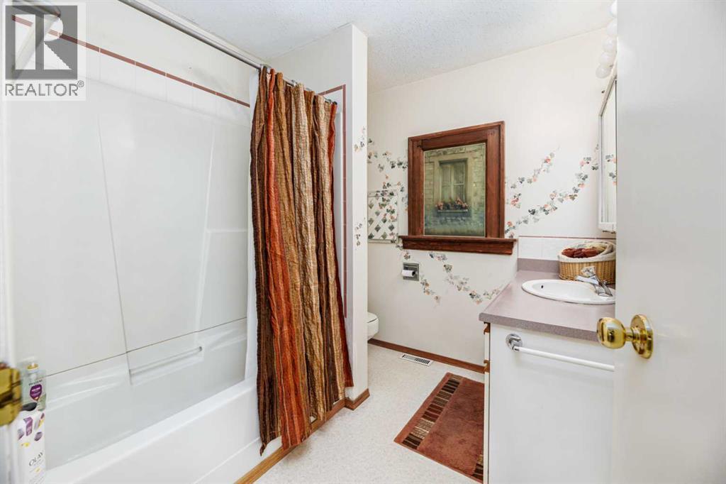 5702 48 Avenue, Lacombe