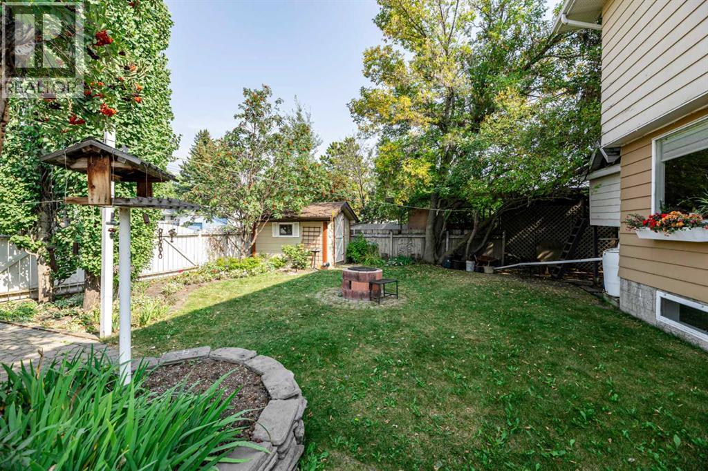 5702 48 Avenue, Lacombe