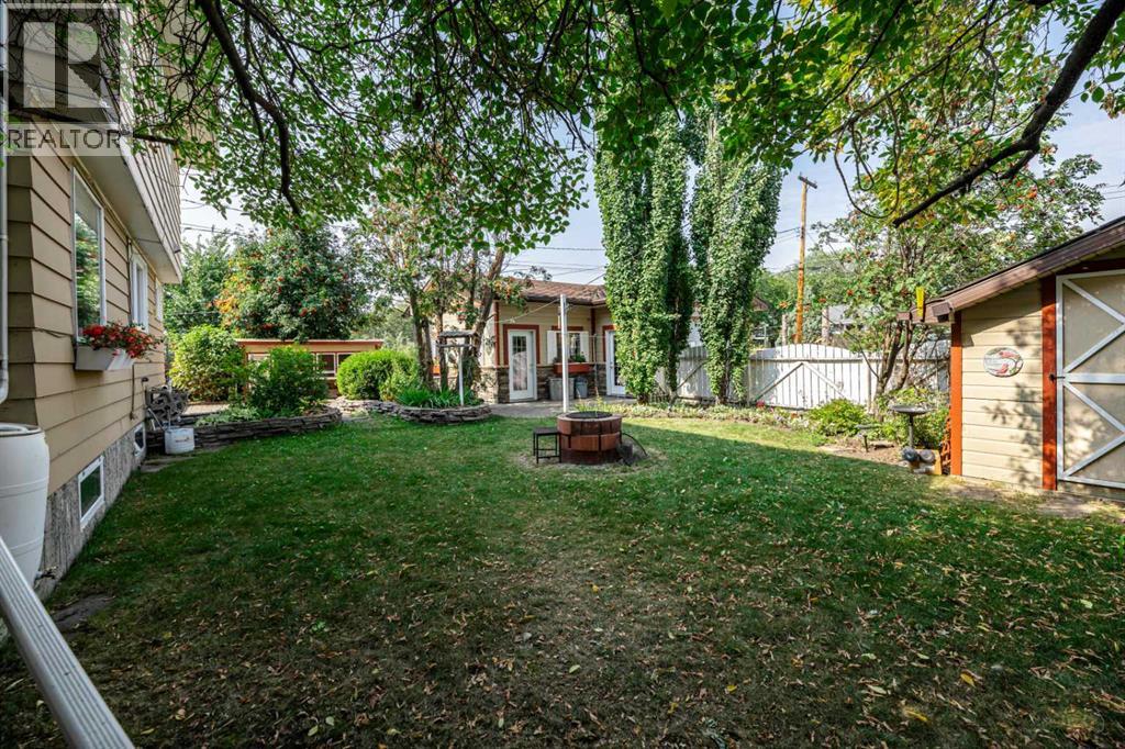 5702 48 Avenue, Lacombe
