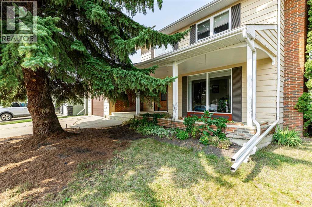 5702 48 Avenue, Lacombe