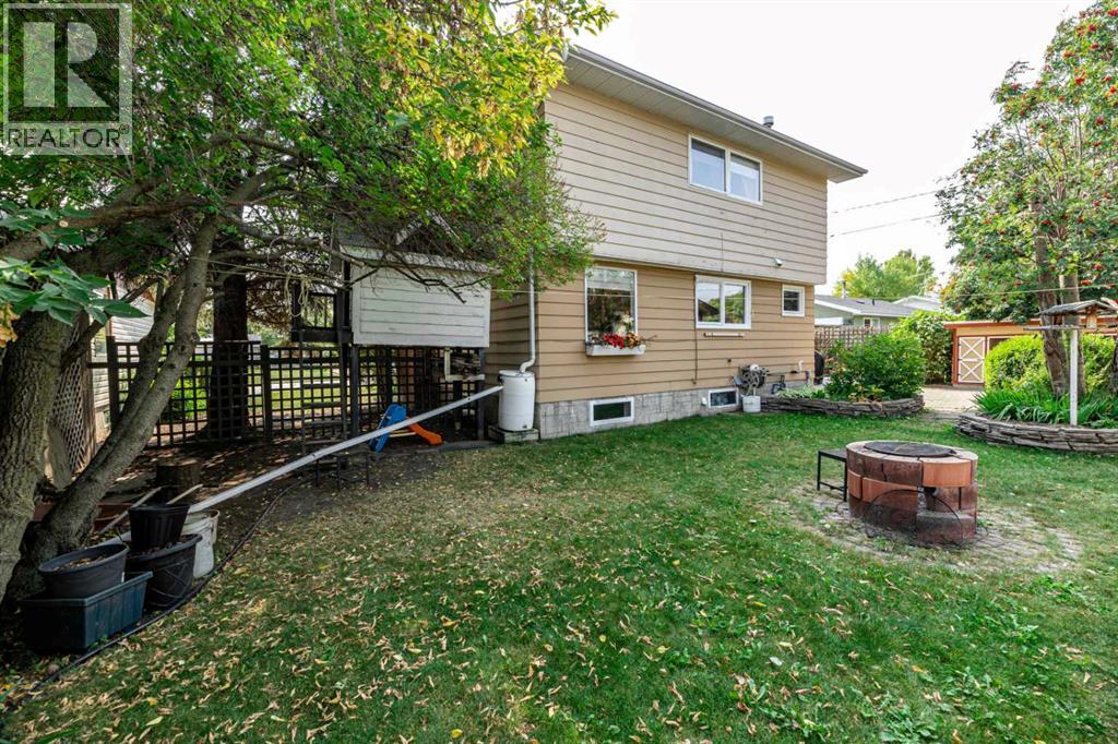 5702 48 Avenue, Lacombe
