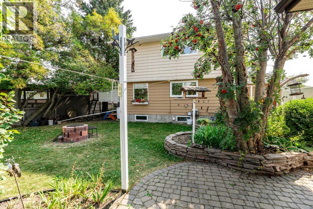 5702 48 Avenue, Lacombe