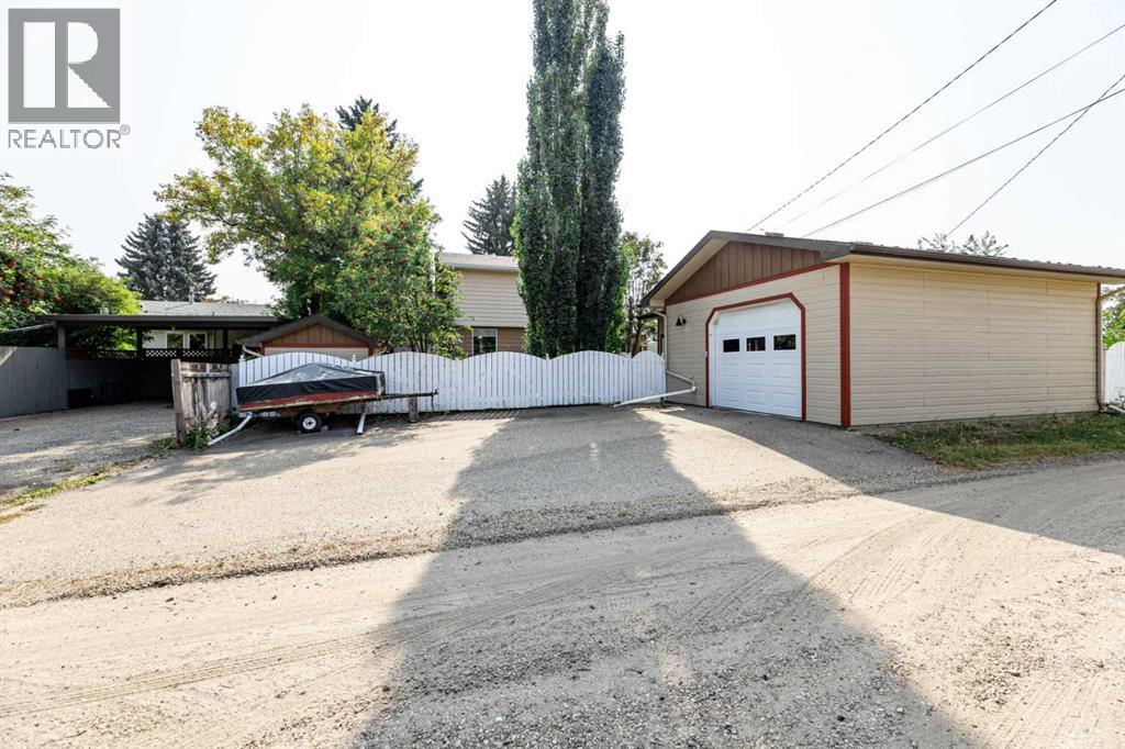 5702 48 Avenue, Lacombe