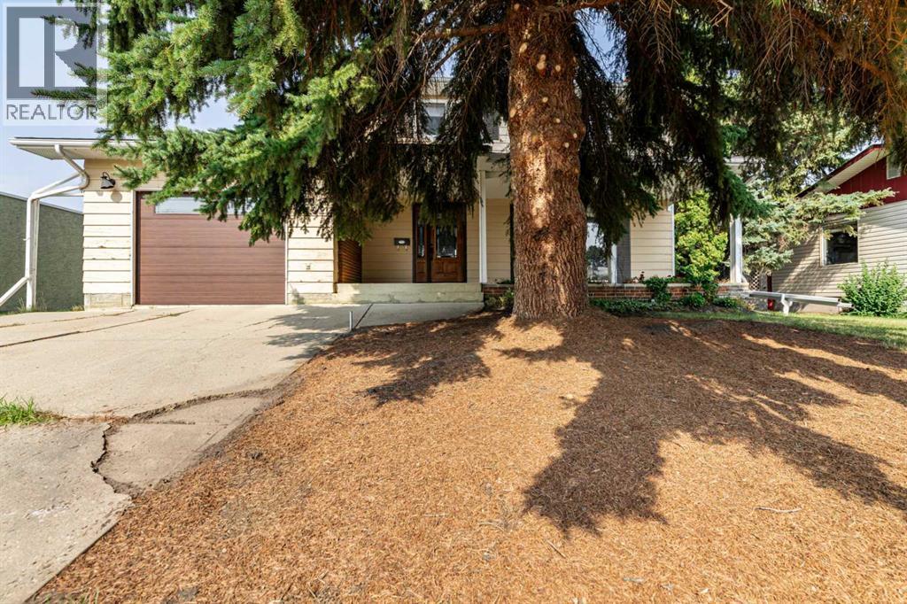 5702 48 Avenue, Lacombe