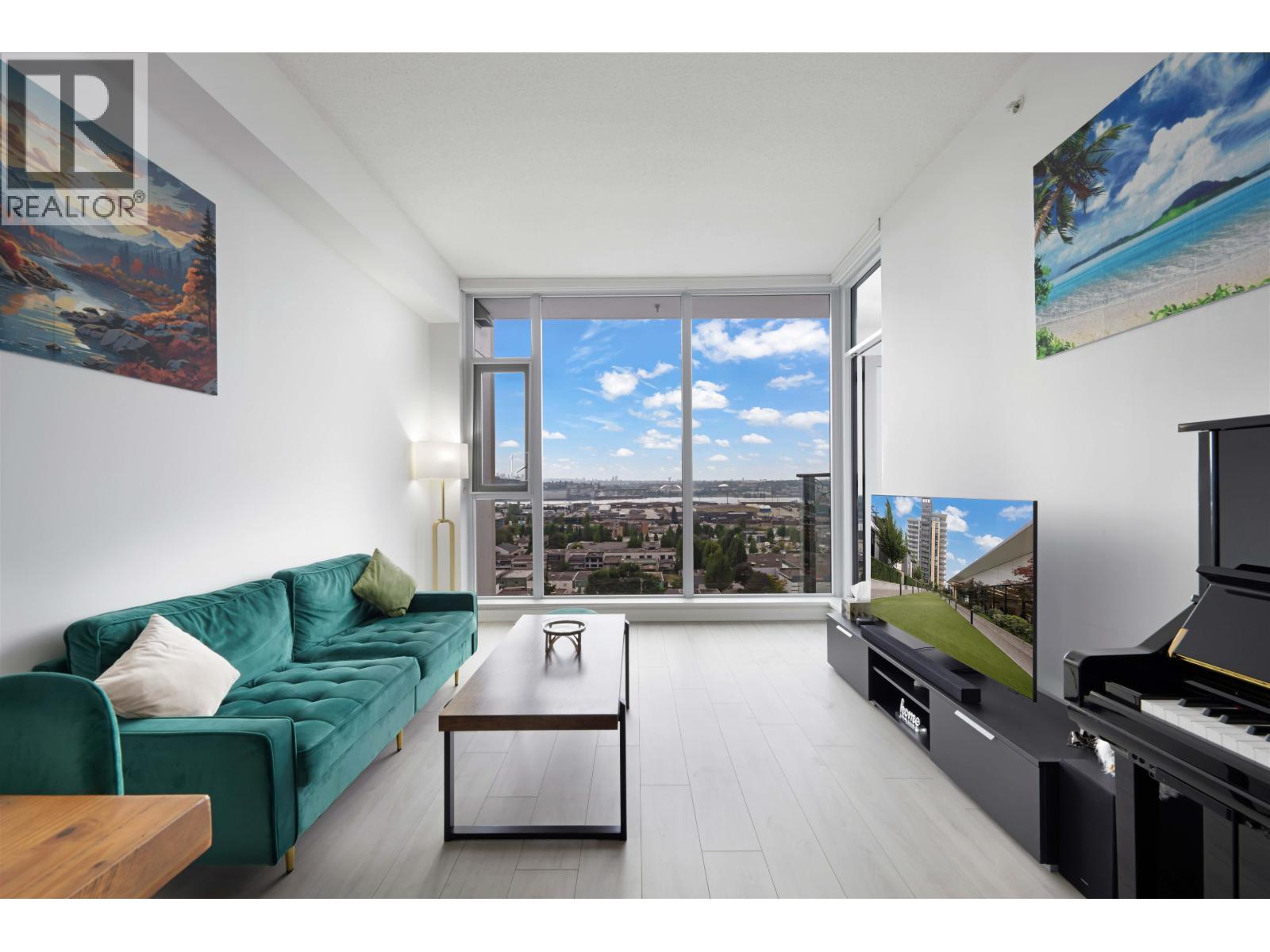 1604 1471 HUNTER STREET, North Vancouver