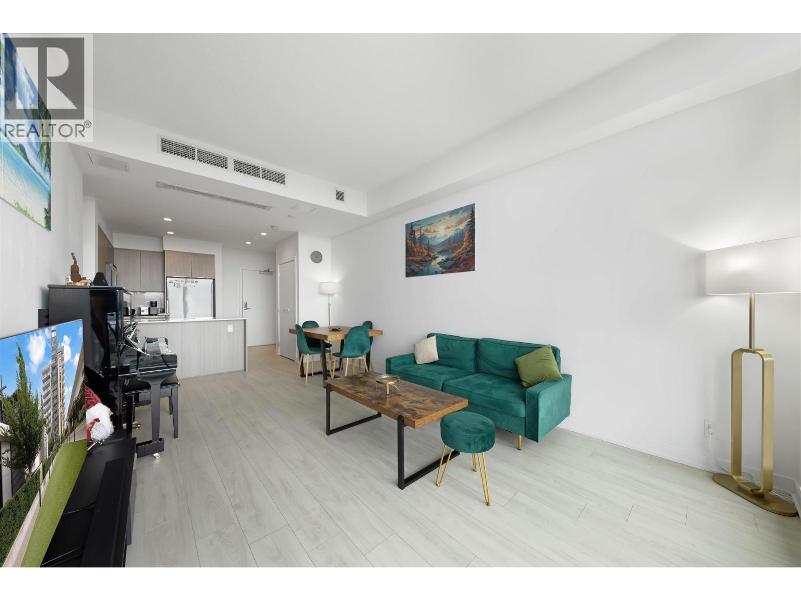 1604 1471 HUNTER STREET, North Vancouver