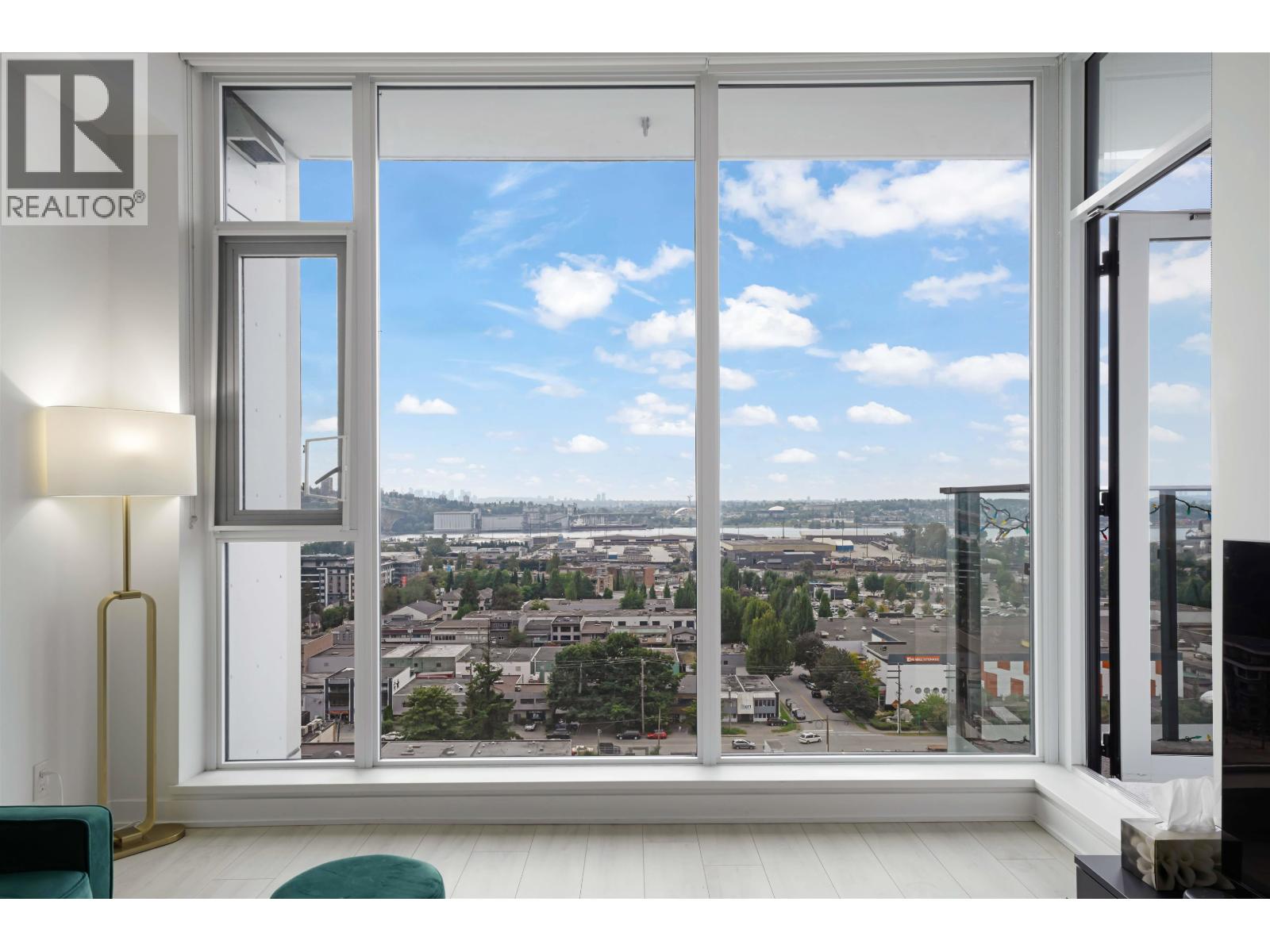 1604 1471 HUNTER STREET, North Vancouver