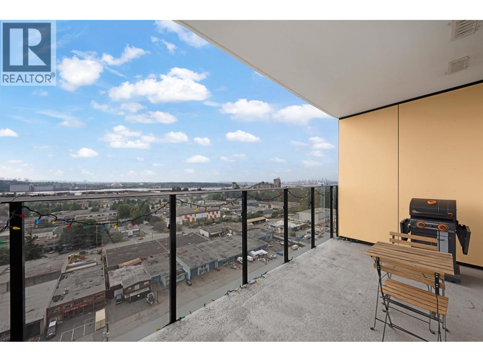 1604 1471 HUNTER STREET, North Vancouver