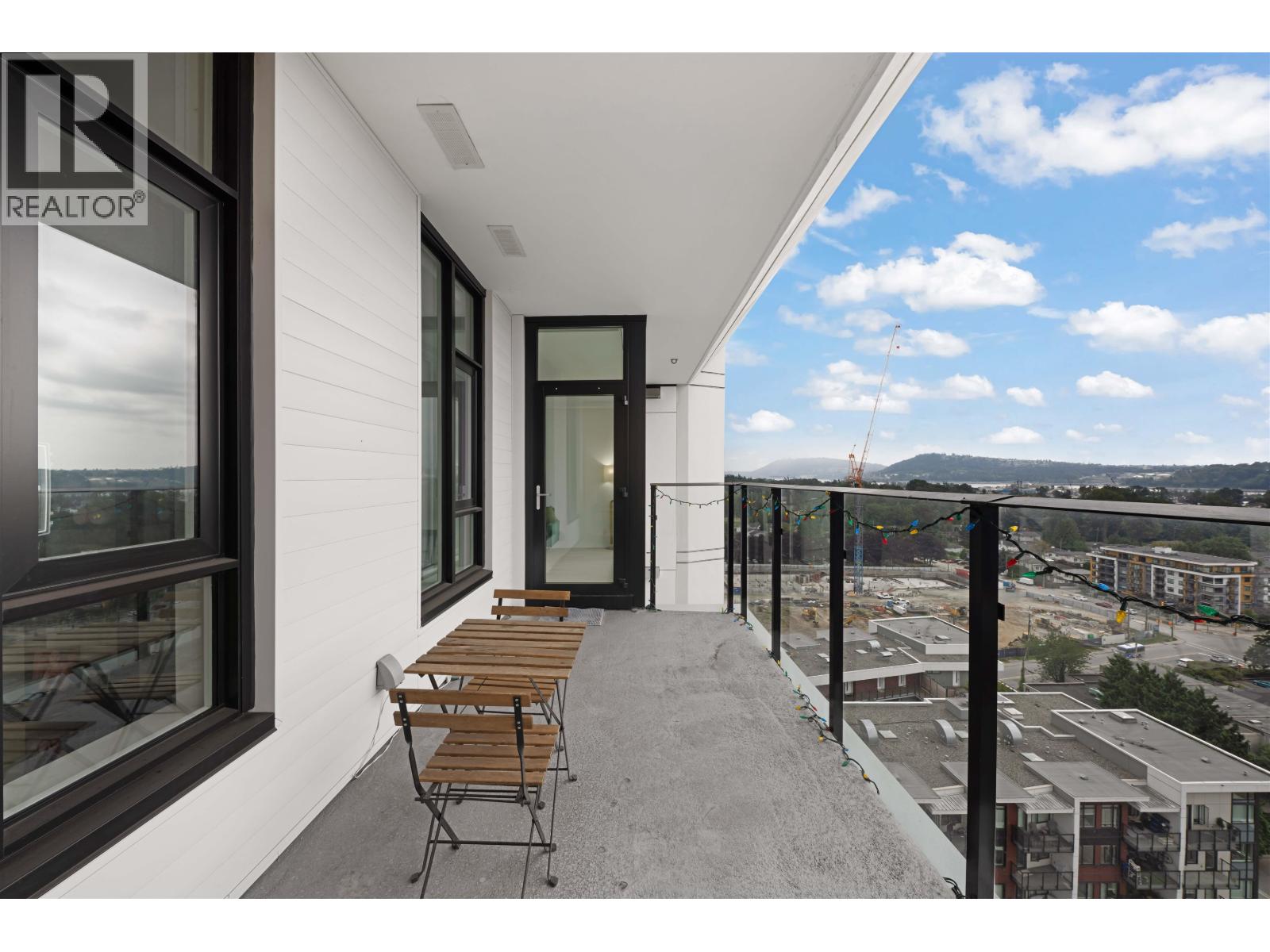 1604 1471 HUNTER STREET, North Vancouver