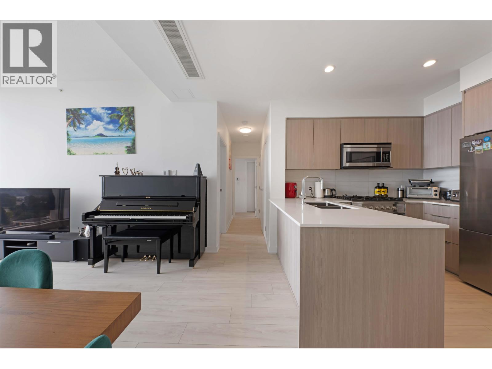 1604 1471 HUNTER STREET, North Vancouver