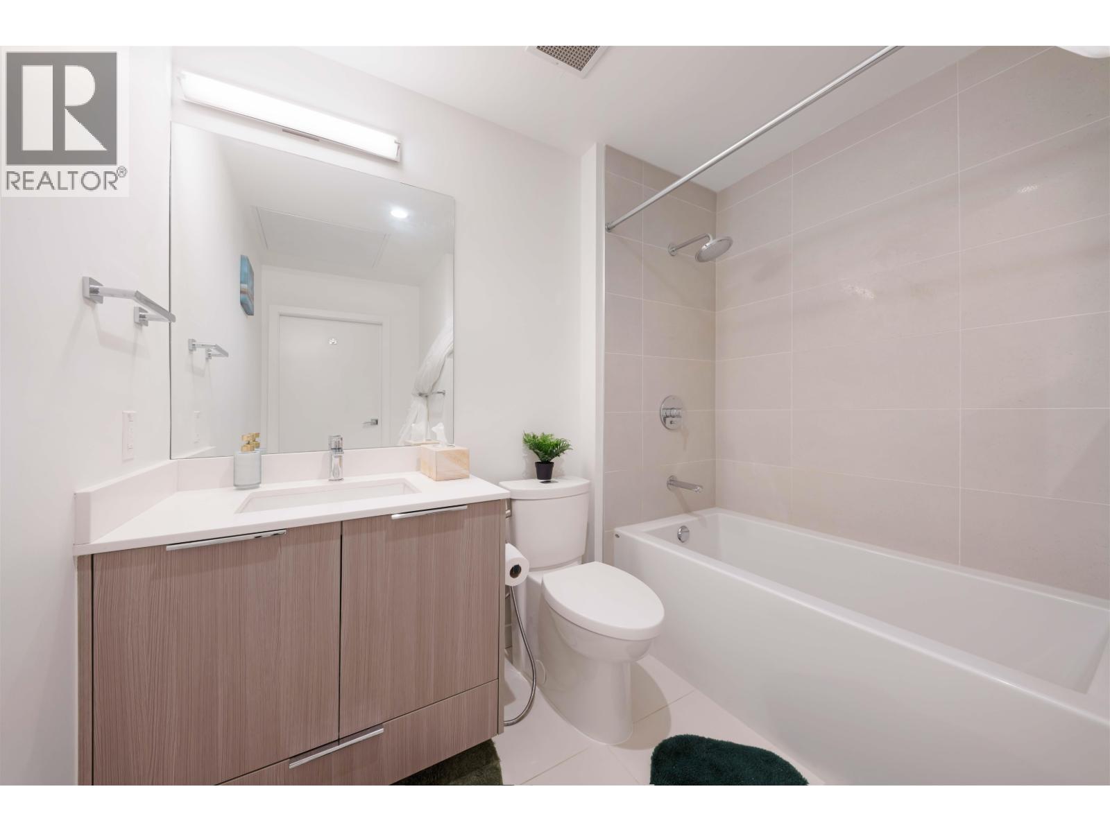 1604 1471 HUNTER STREET, North Vancouver