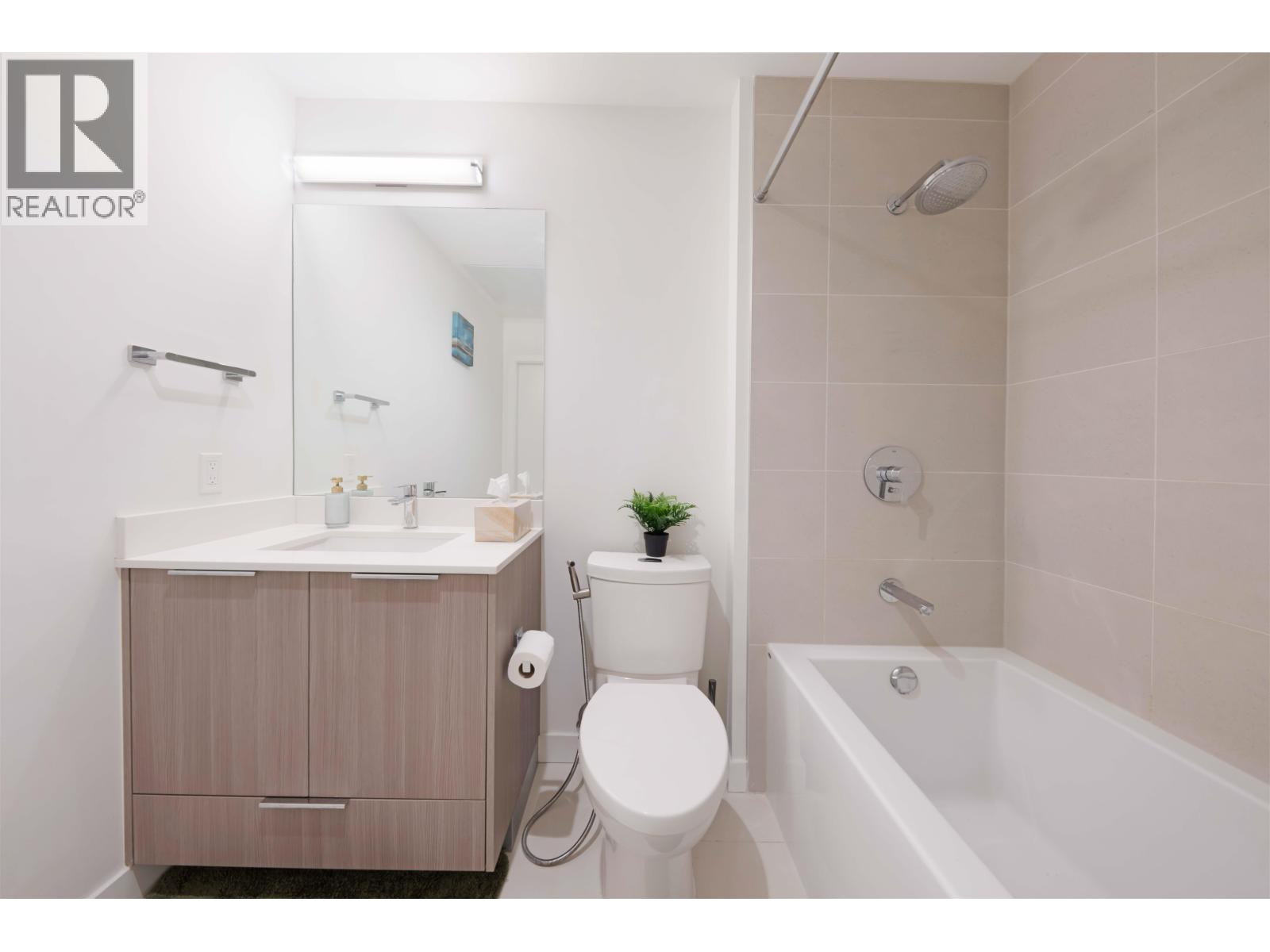 1604 1471 HUNTER STREET, North Vancouver