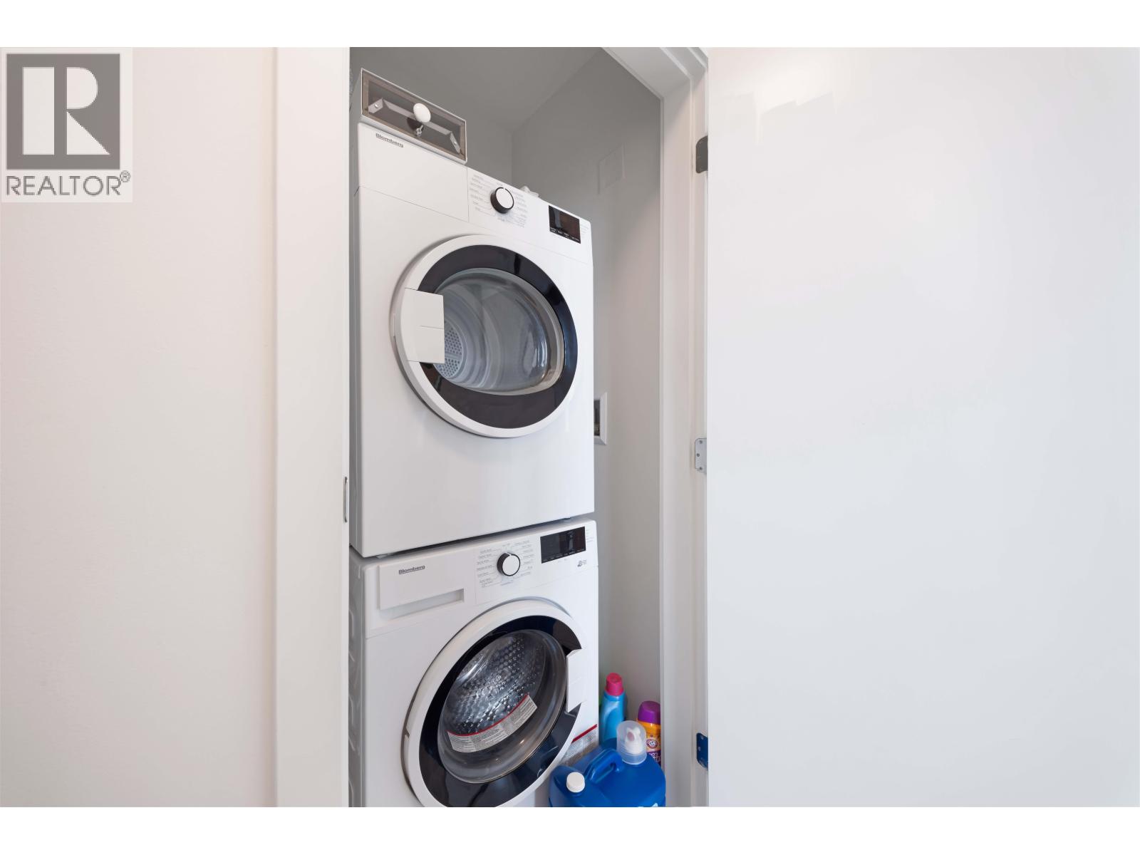 1604 1471 HUNTER STREET, North Vancouver