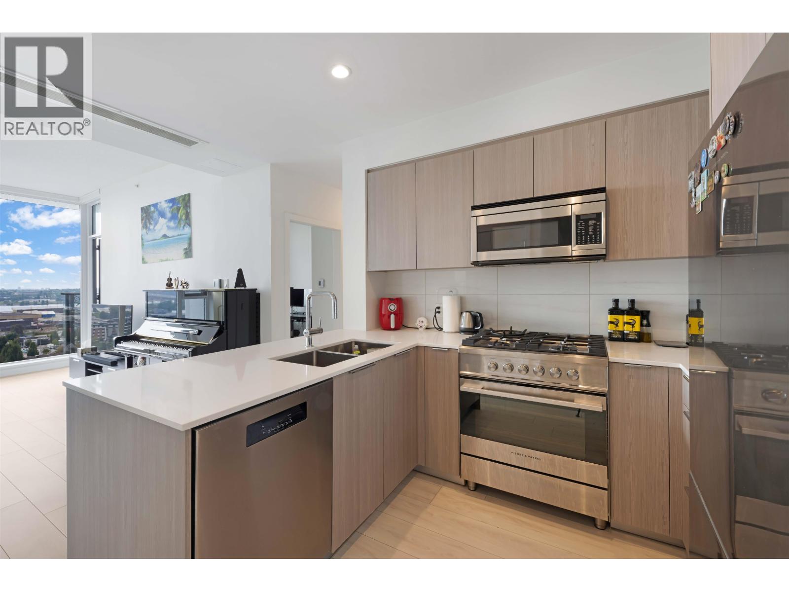 1604 1471 HUNTER STREET, North Vancouver