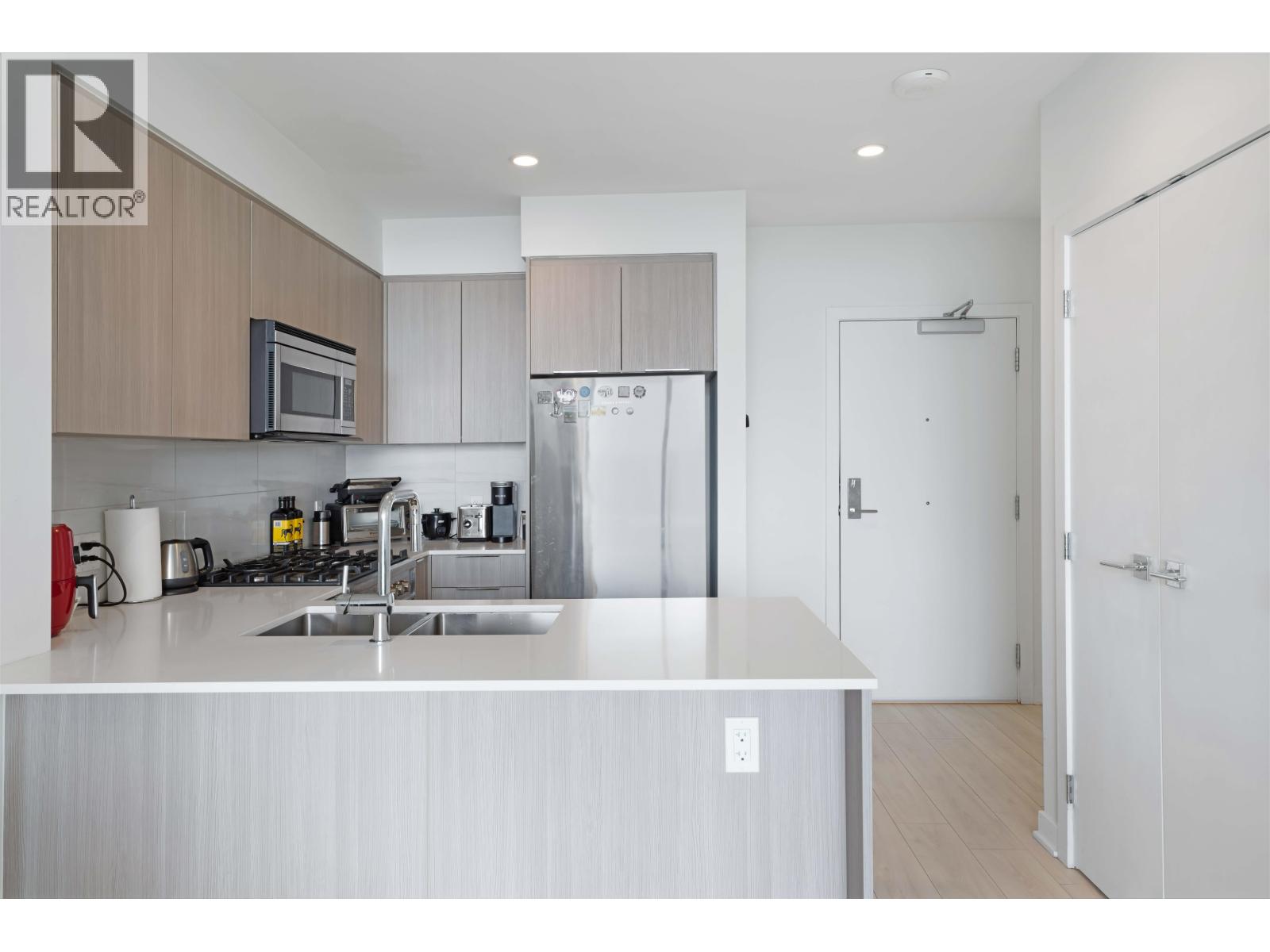 1604 1471 HUNTER STREET, North Vancouver