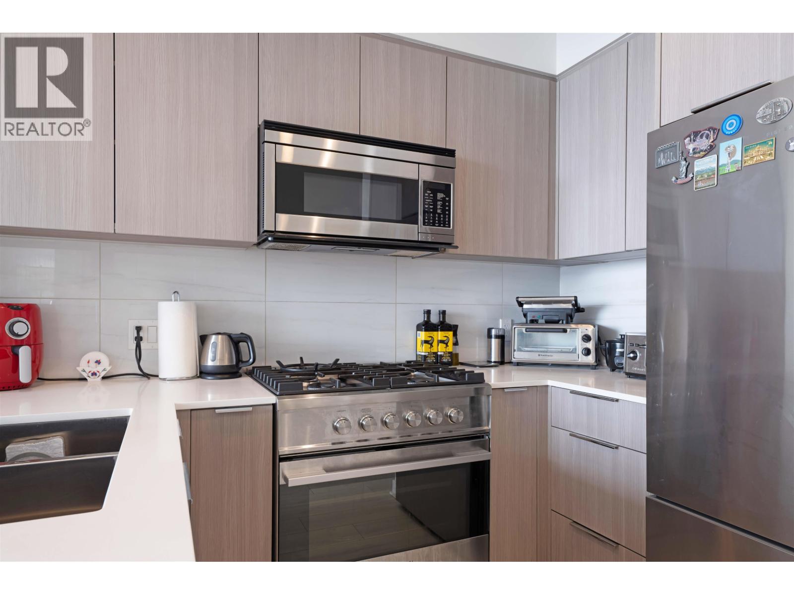 1604 1471 HUNTER STREET, North Vancouver