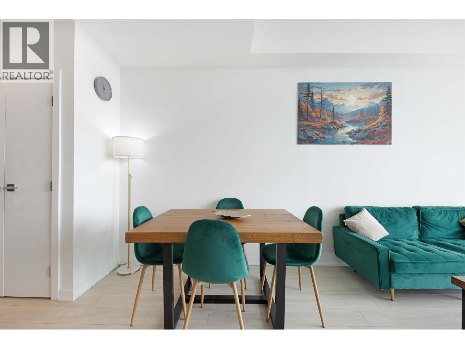 1604 1471 HUNTER STREET, North Vancouver