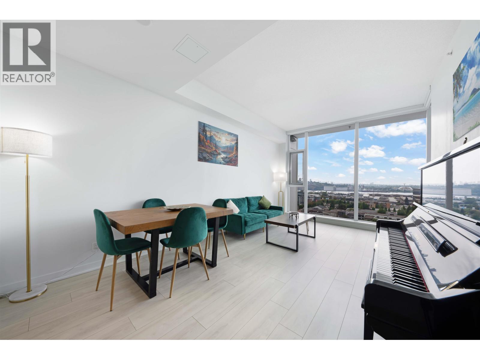 1604 1471 HUNTER STREET, North Vancouver