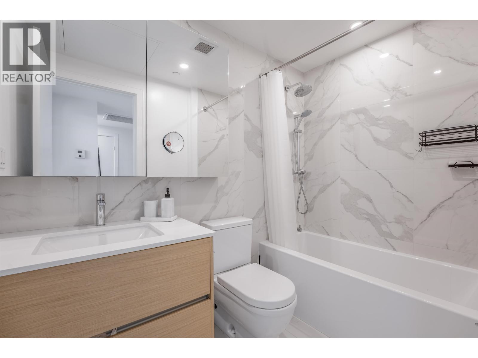 902 200 KLAHANIE COURT, West Vancouver