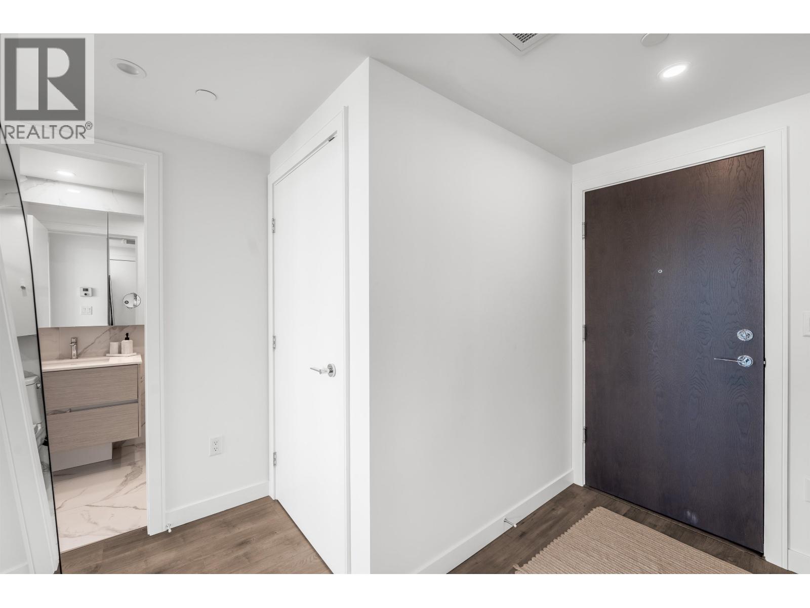 902 200 KLAHANIE COURT, West Vancouver