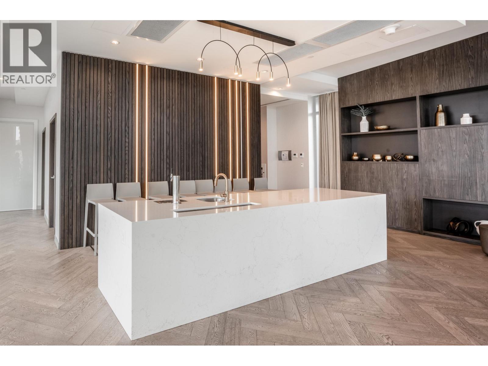 902 200 KLAHANIE COURT, West Vancouver