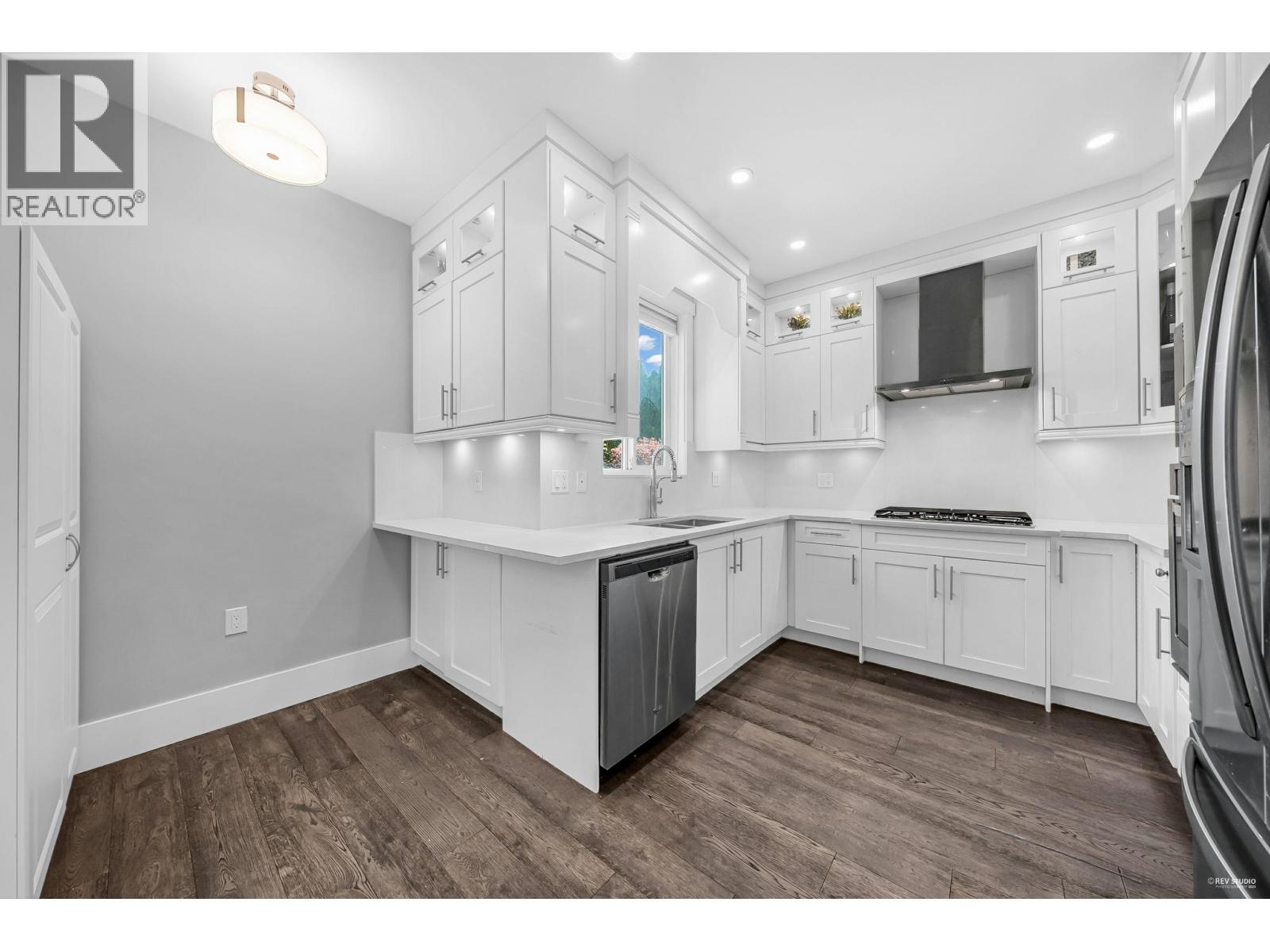 5488 CANADA WAY, Burnaby