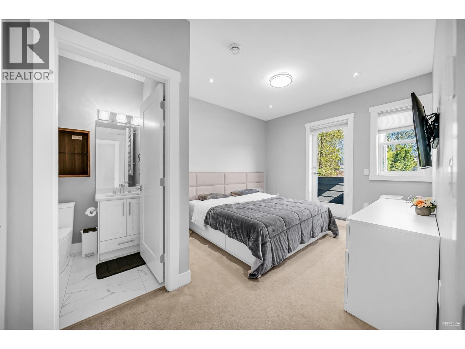 5488 CANADA WAY, Burnaby