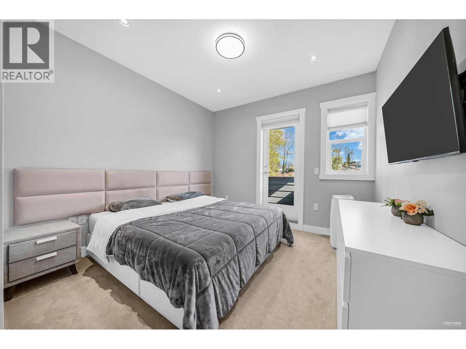 5488 CANADA WAY, Burnaby