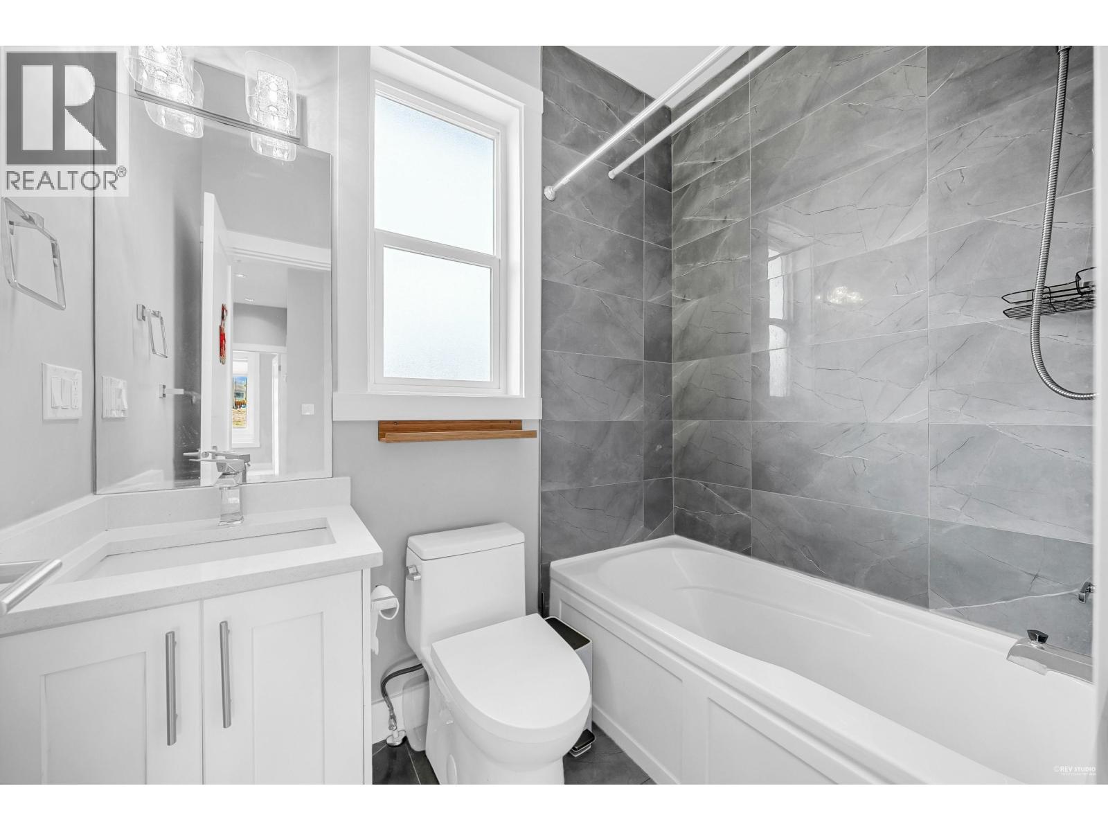 5488 CANADA WAY, Burnaby