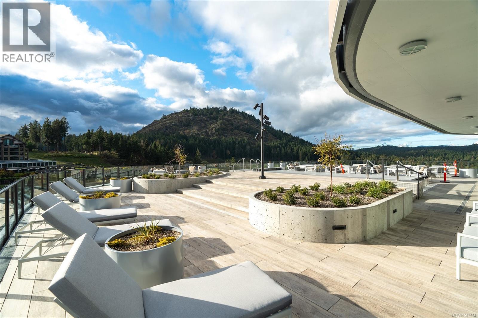 1118 2000 Hannington Road, Langford
