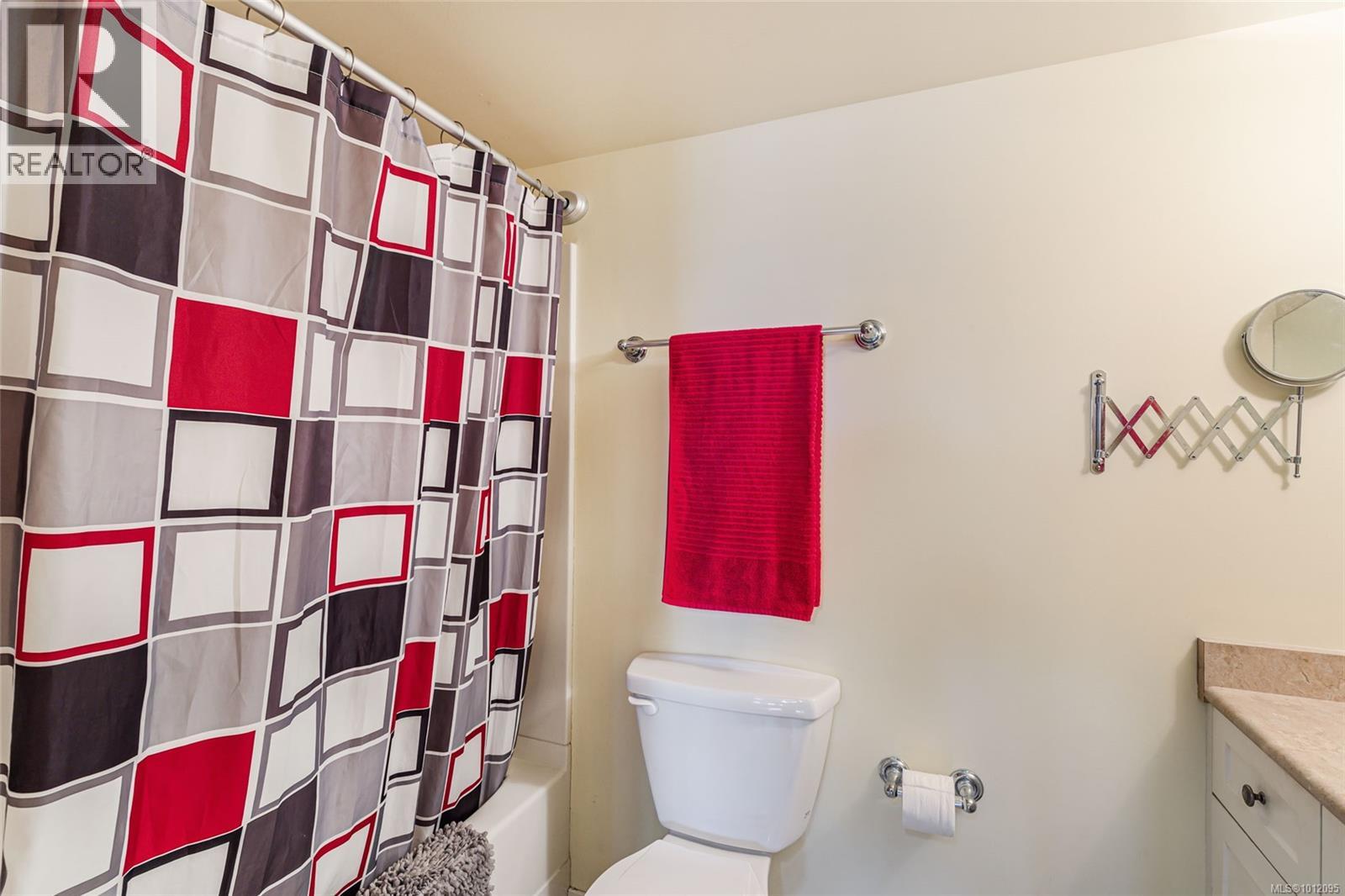 208 255 Hirst Ave, Parksville