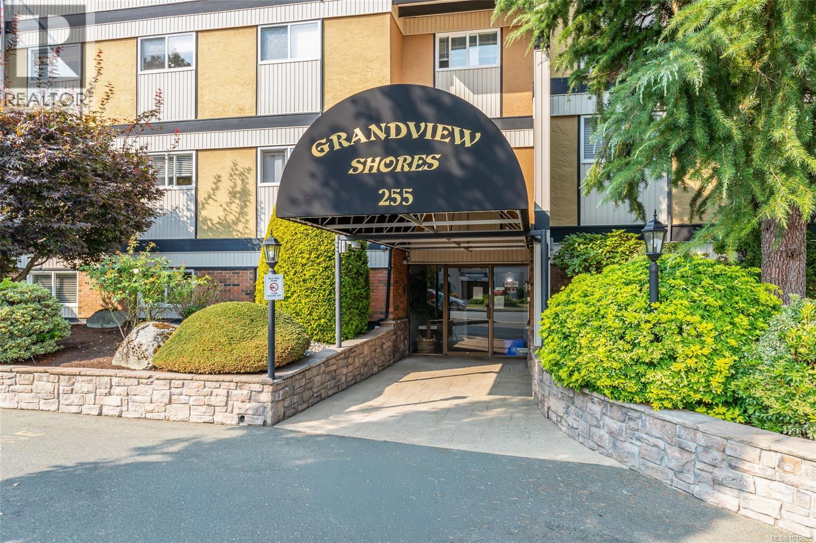 208 255 Hirst Ave, Parksville