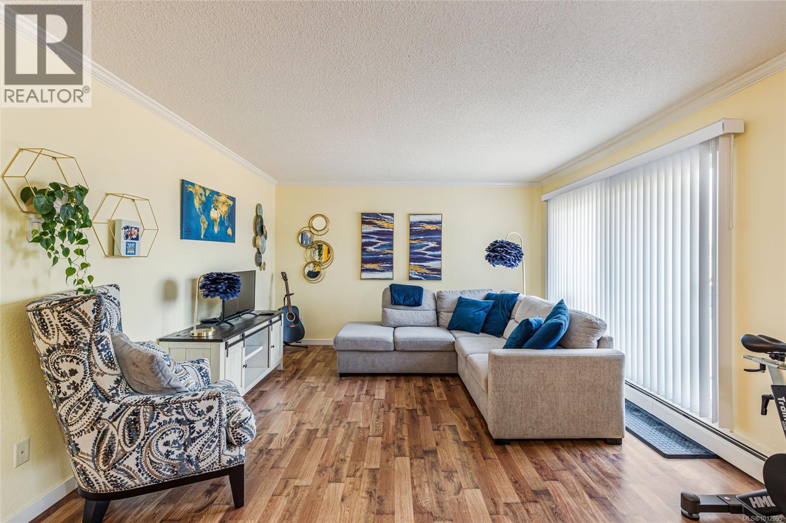208 255 Hirst Ave, Parksville