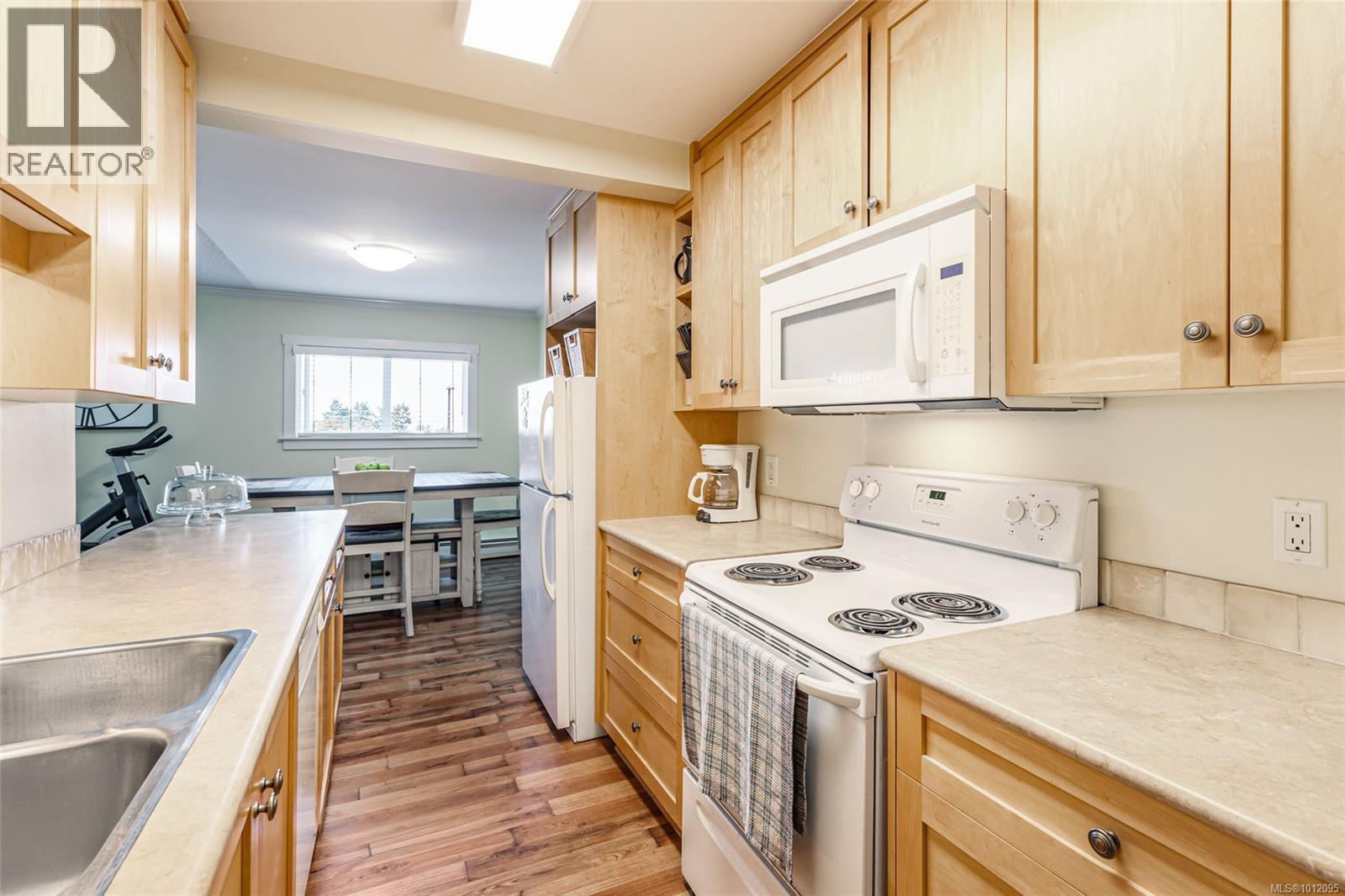 208 255 Hirst Ave, Parksville