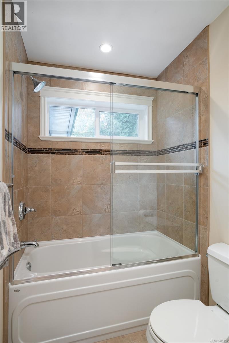  5173 Lochside Drive, Saanich